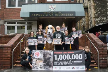 Hand-in of signatures asking for an end to the Indonesian dog and cat meat trades