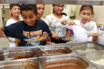 Students in Brazil serving themselves a plant-based lunch.